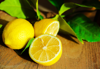 You are currently viewing 3 Ways Lemon Benefits Your Skin & Hair!
